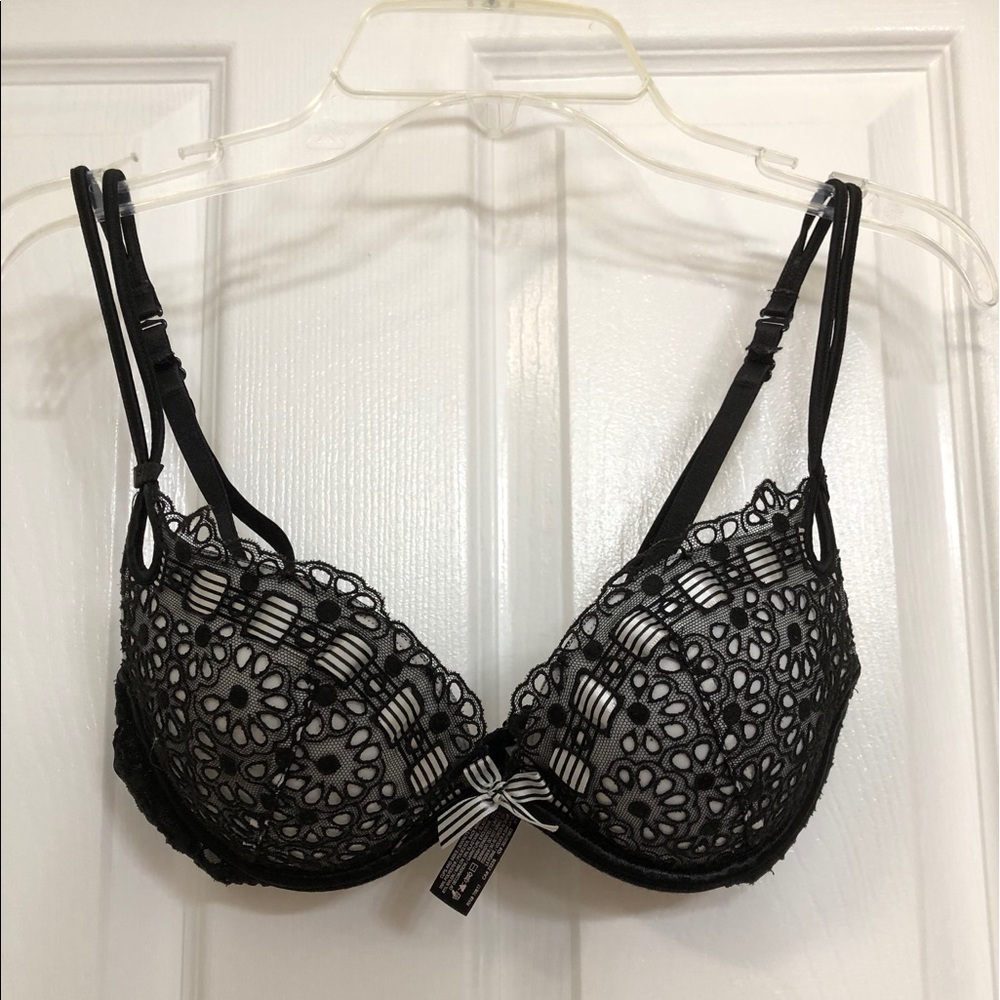 Barely worn Victoria’s Secret Push Up Bra